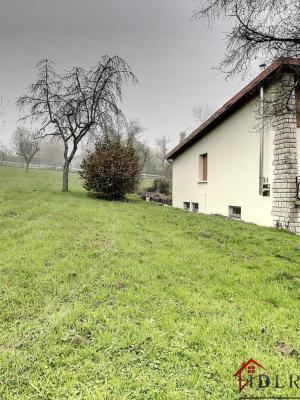 TRES BEAU PAVILLON AU CENTRE DE CHALINDREY