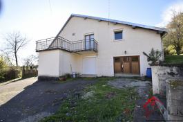 Maison de village à rénover, idéalement située au calme dans