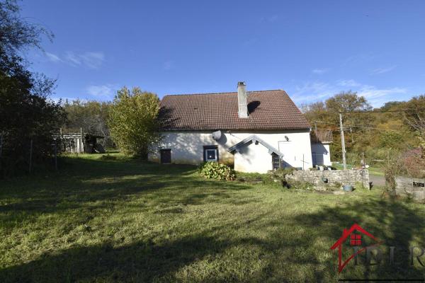 Maison de village à rénover, idéalement située au calme dans