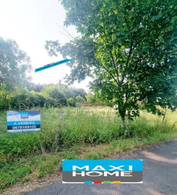 Terrain constructible de 900 m²  situé au Pertuis