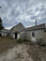 MAISON en PIERRE  AVEC JARDIN SECRET