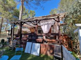 Mobil-home-chalet sur terrain de loisir au Castellet