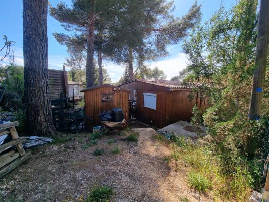 Mobil-home-chalet sur terrain de loisir au Castellet