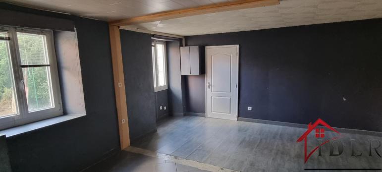 BONNEVAUX   Maison mitoyenne rénovée 88 m2