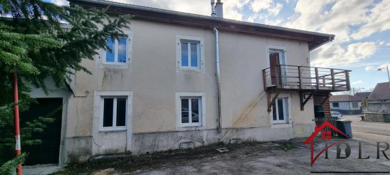 BONNEVAUX   Maison mitoyenne rénovée 88 m2