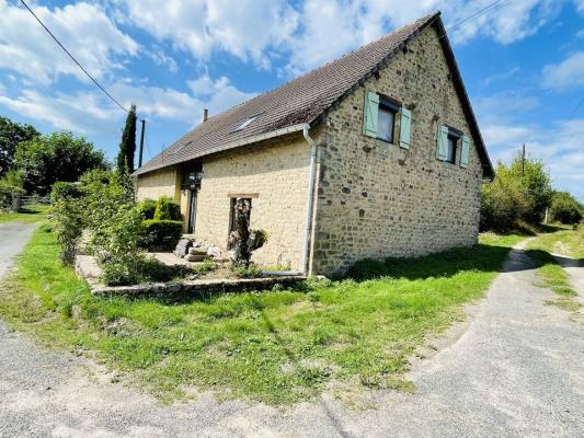 À vendre : Belle longère en pierre à Mary - Calme et