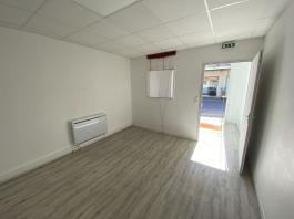 LOCAL COMMERCIAL DE 50 M2 AVEC VITRINE