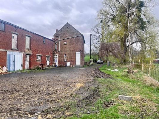 Maison Individuelle avec Grange et dépendances à HOUDAIN-LES-BAVAY