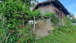 Maison Propriété et appartements sur  2.5 hectares