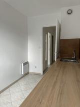 Appartement F3 avec balcon et parking privé