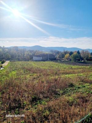 Terrain viabilisé, 1600m² à prosimité du bourg de