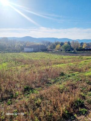 Terrain viabilisé, 1600m² à prosimité du bourg de