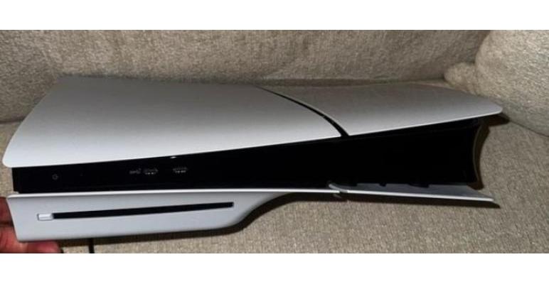 Je vends ma PlayStation 5 Slim (version disque, 1 To).