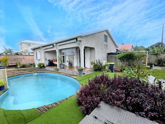 Maison F5 140 m2 avec piscine  sur terrain de 470m2 à Bras P