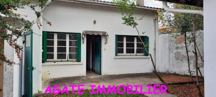 MAISON A RENOVER SUR 600M² DE TERRAIN 33840 CAPTIEUX