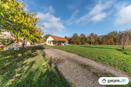 Charmante propriété avec piscine et gîte à Mercy