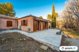 Villa de 185 m2 avec piscine entre mer et Verdon sur terrain de 1479 m2