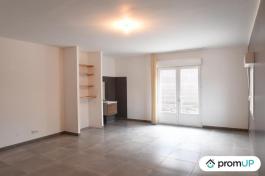 Local professionnel loué 405 m² avec habitation 107 m²