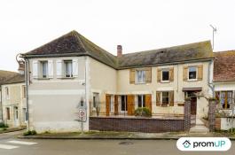 Lot de 443m2 composé d'une maison de 363m2 et un T4 de 80m2 située à Escamps