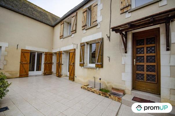 Lot de 443m2 composé d'une maison de 363m2 et un T4 de 80m2 située à Escamps