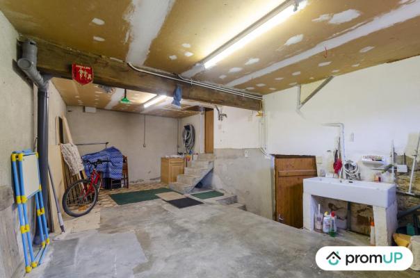 Lot de 443m2 composé d'une maison de 363m2 et un T4 de 80m2 située à Escamps