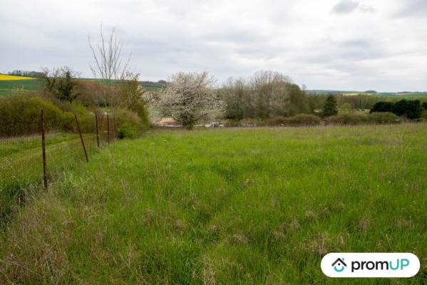 Terrain constructible de 1 715 m2 à Montmirail