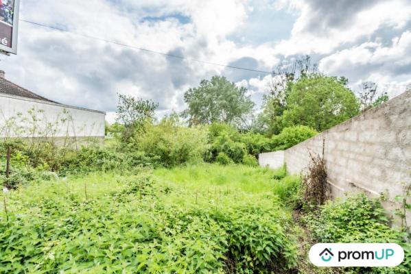 Terrain constructible de 798 m2 à Gien