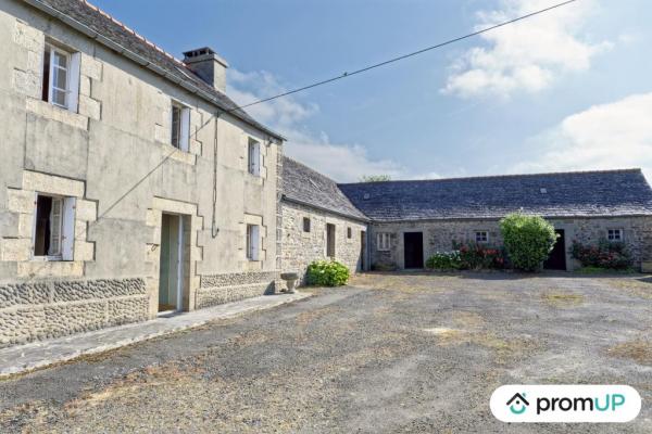 Corps de ferme à rénover avec maison de 5 pièces  situé à LOC-EGUINER-SAINT-THÉGONNEC