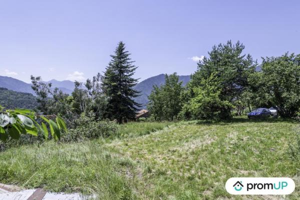 Terrain constructible de 4500m2 avec grange à BELVÉDÈRE