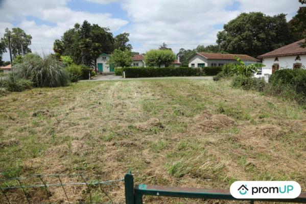 Terrain de 890m2 situé à LABATUT