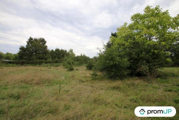 Terrain constructible de 689 m2 à AUREILHAN