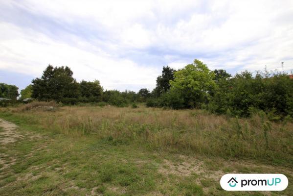 Terrain constructible de 689 m2 à AUREILHAN