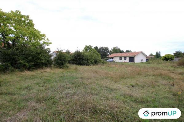 Terrain constructible de 689 m2 à AUREILHAN