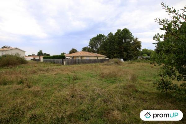 Terrain constructible de 689 m2 à AUREILHAN