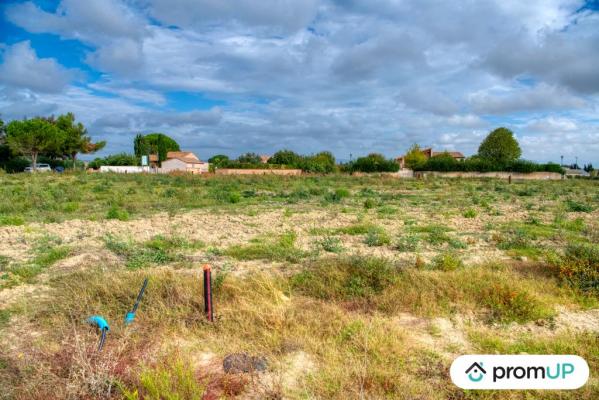 Terrain constructible de 600 m2 à VILLESÈQUELANDE