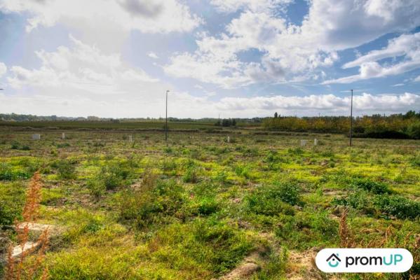 Terrain constructible de 600 m2 à VILLESÈQUELANDE