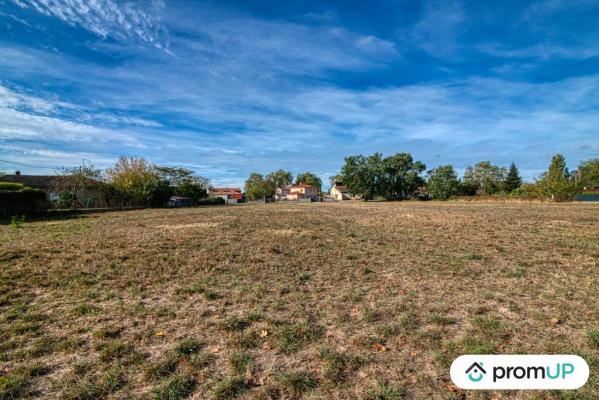 Terrain constructible 8674 m2 à Cintegabelle