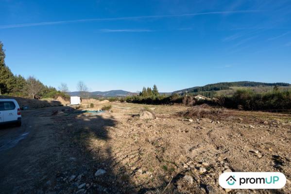 Terrain constructible de 5960 m2 à Celles-sur-Duronne