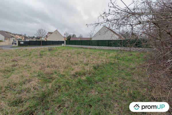 Terrain constructible de 651 m2 à Montigny-Lencoup