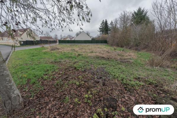 Terrain constructible de 651 m2 à Montigny-Lencoup