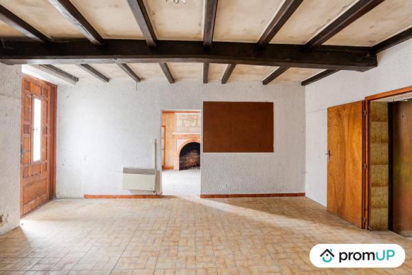 Maison ancienne + grange attenante de 80 m2 à PALLUAUD