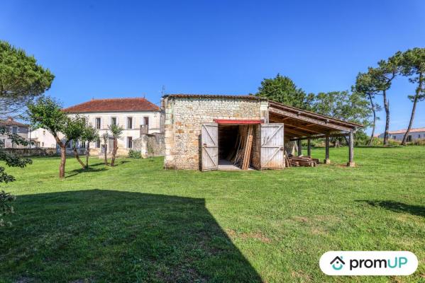 Maison de maitre en pierre de 190 m2 à MEURSAC