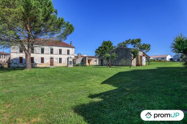 Maison de maitre en pierre de 190 m2 à MEURSAC