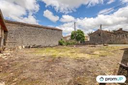 Maison à rénover + grange de 90 m2 à SAINT-SAUVANT