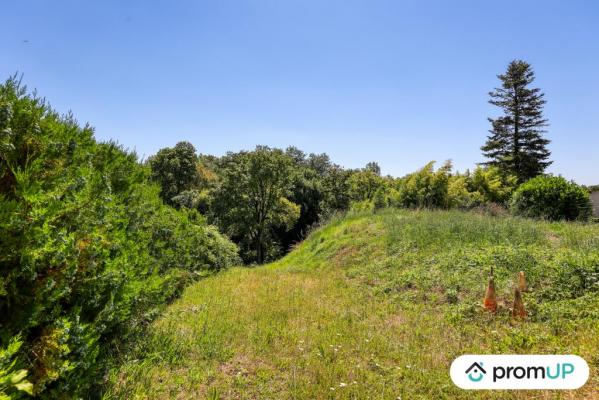 Terrain de 8860 m2 à VARS