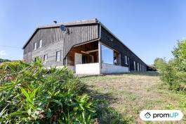 Ancien haras de 148 m2 + bâtiment agricole de 125 m2 à ALLIÈRES BEAUVOIR