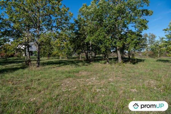 Terrain constructible de 1098 m2 à LALBENQUE