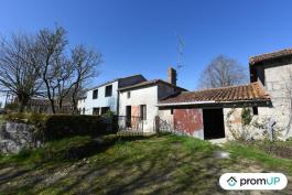 Maison et dépendance à rénover avec un fort potentiel dans les Deux-Sèvres