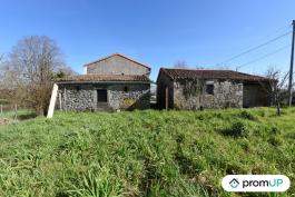 Maison et dépendance à rénover avec un fort potentiel dans les Deux-Sèvres