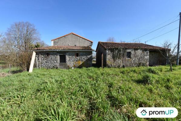 Maison et dépendance à rénover avec un fort potentiel dans les Deux-Sèvres